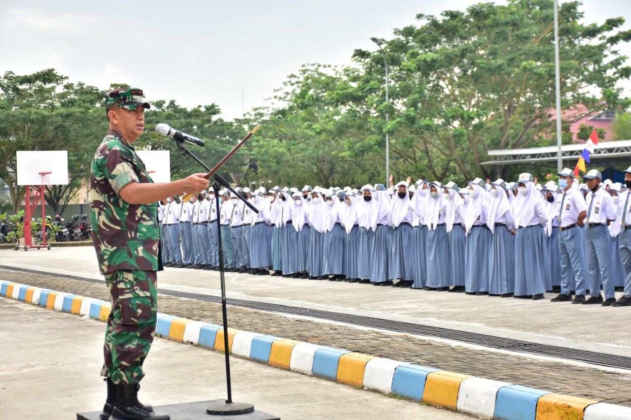 Tumbuhkan Rasa Nasionalisme, Danrem 091/ASN Ambi Apel SMA Negeri 10 Samarinda