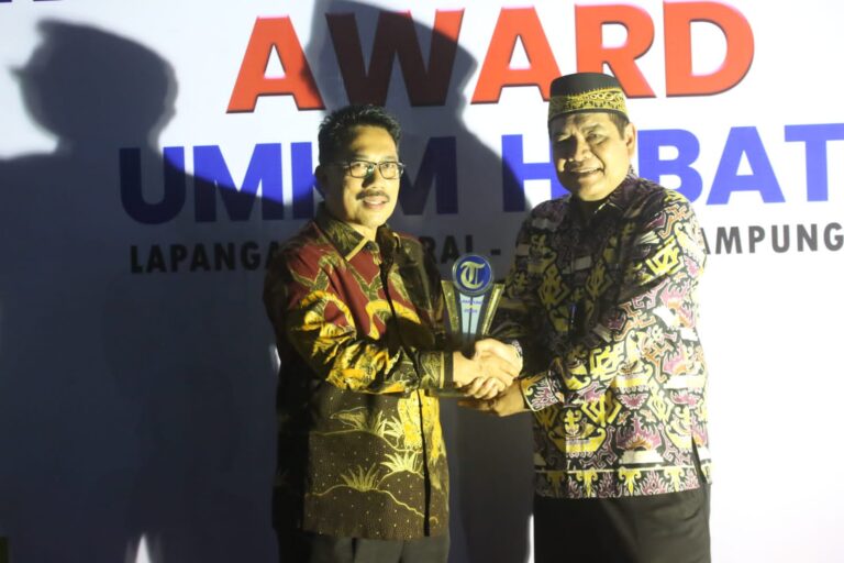 Pemkab Lamsel Raih Penghargaan Katagori The Best Community Building di Ajang Tribun Award 2022