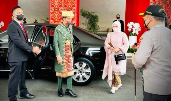Presiden Jokowi Tiba di Gedung Nusantara, Berbaju Paksian Asal Bangka Belitung