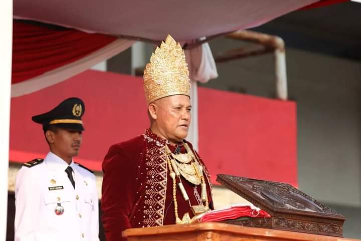 Inspektur Upacara HUT RI Ke-77 Nanang Kenakan Pakaian Adat Lampung