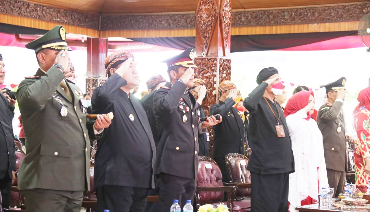 Bupati Blora Ikuti Peringatan Kemerdekaan RI Tingkat Nasional, Kenakan Pakaian Adat Samin