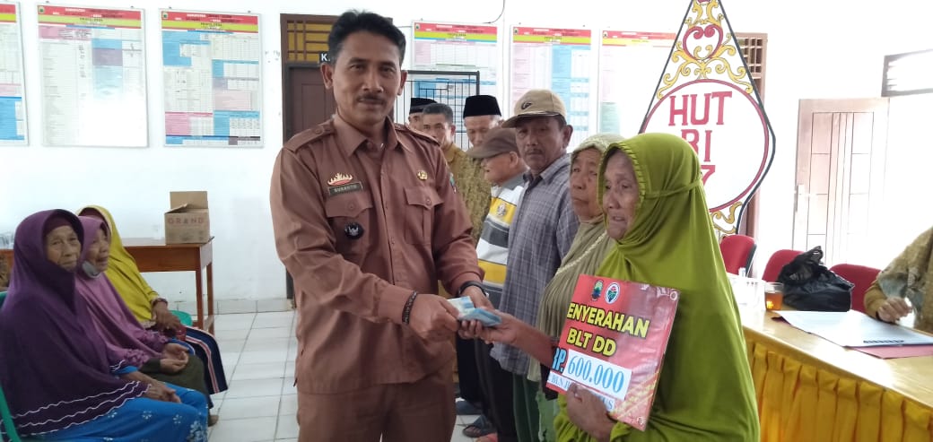 Tiga Desa di Kecamatan Jatiagung Salurkan BLT DD Tahap II