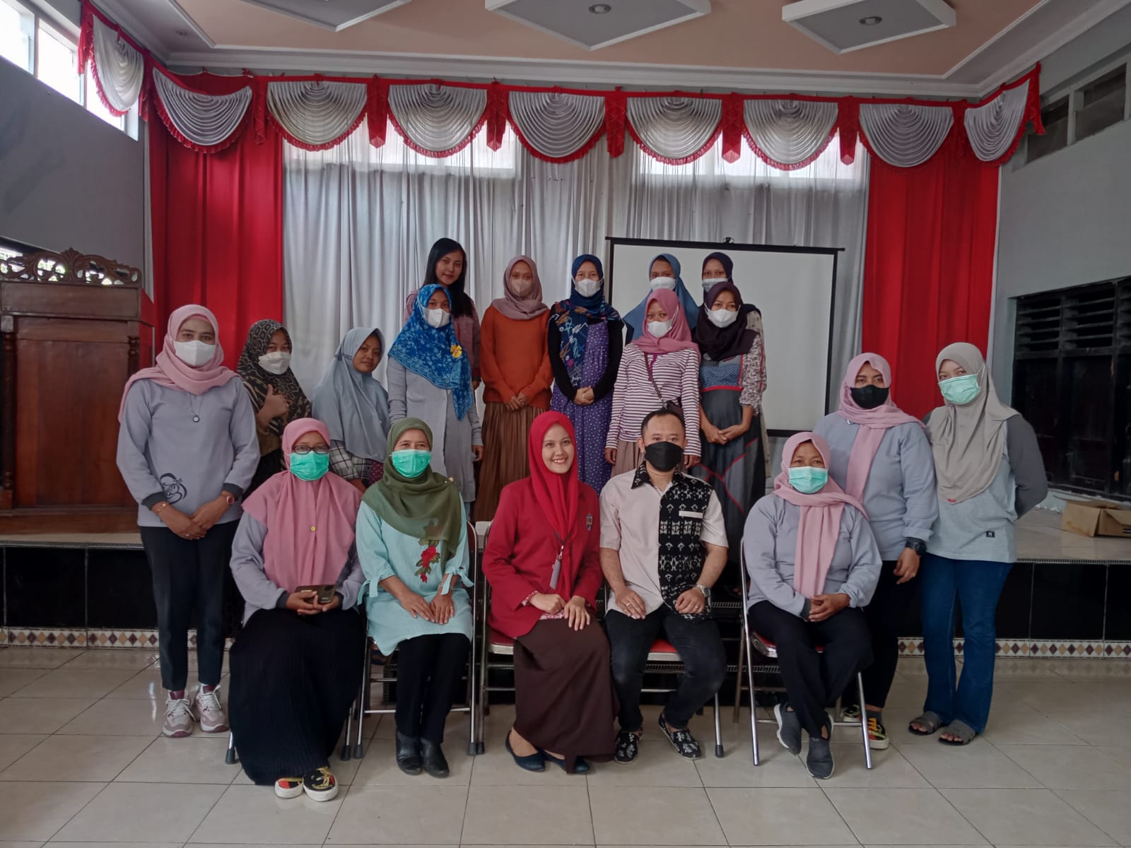 KKN UNISRI Kelompok 72 Beri Penyuluhan Kesehatan di Desa Mlese