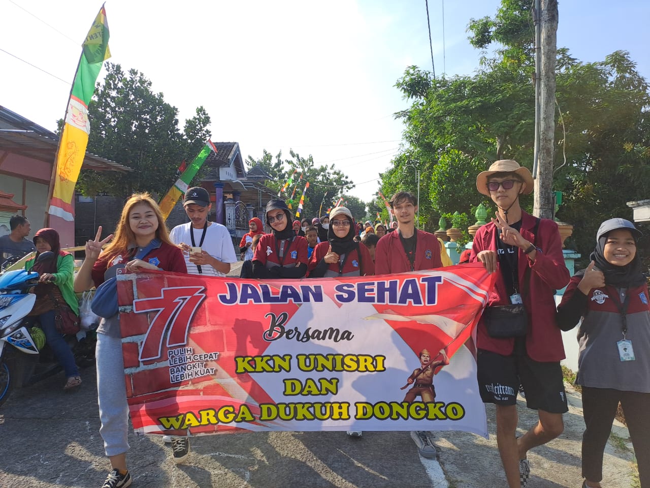 KKNT MBKM UNISRI Kelompok 11 Adakan Jalan Sehat Bersama Warga Dusun Dongko