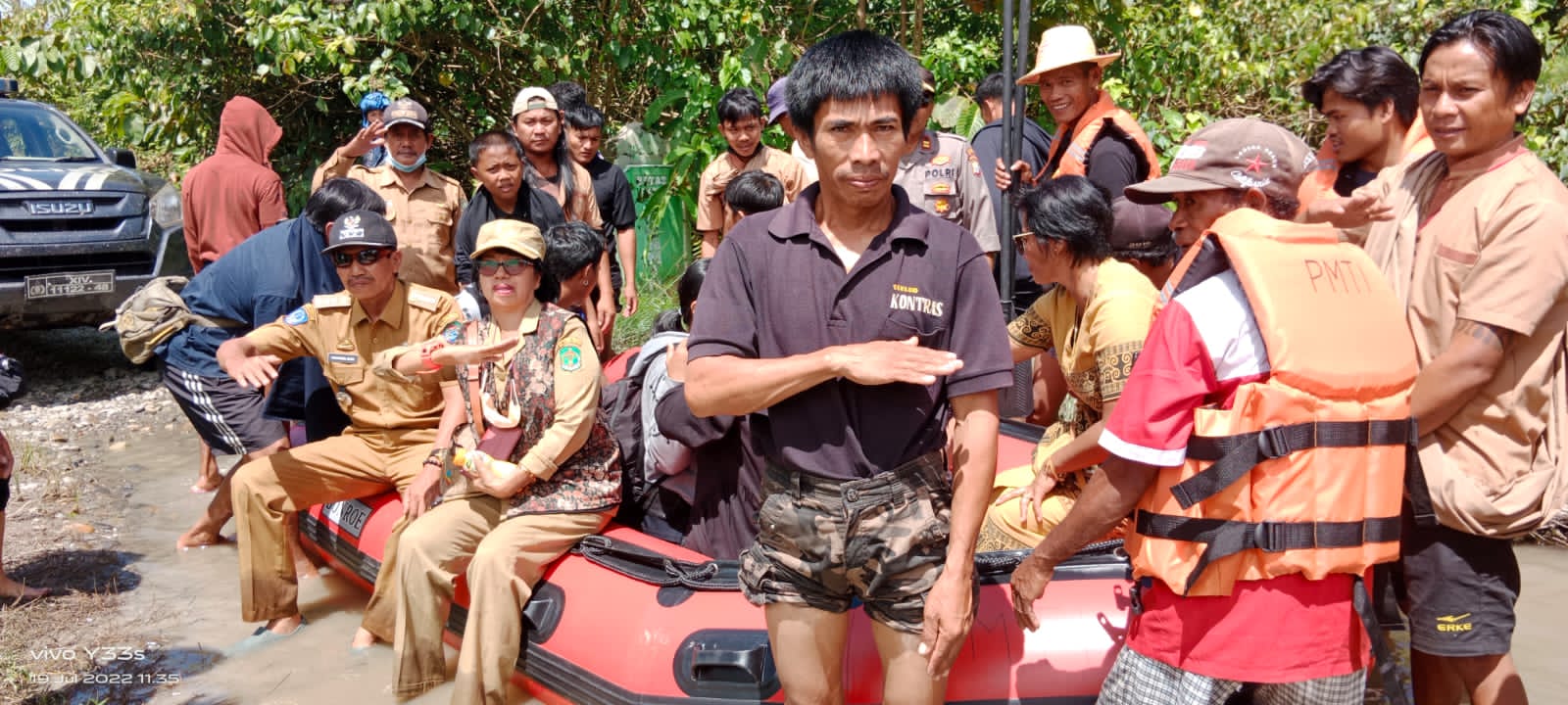 Terima Bantuan Perahu Karet dari Ketua Umum PMTI, Penasehat Andi Suriadi Opu Topasolongi