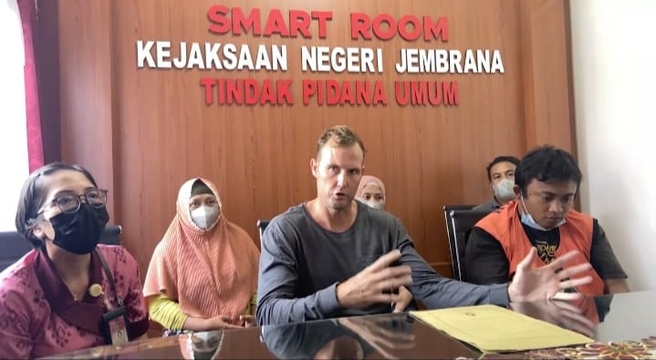 Kajari Asal Maluku Damaikan Warga Amerika dan Pelaku Pencurian