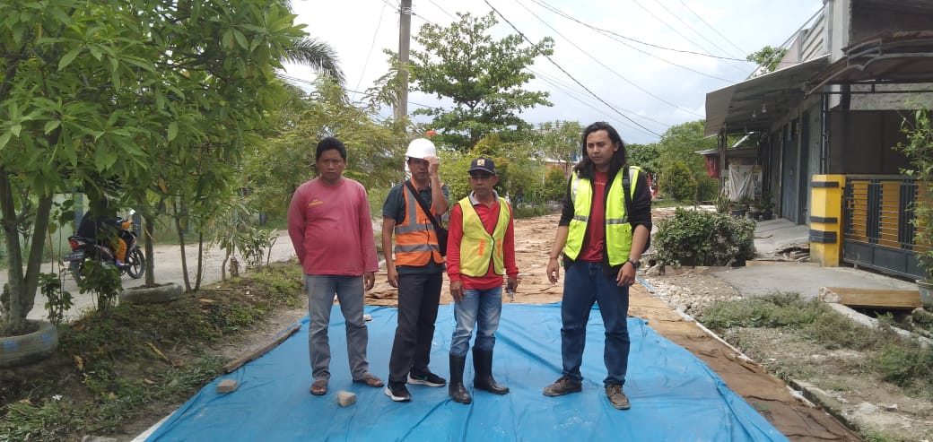 Dua Pekan Kedepan Jalan Lingkungan Permata Asri Siap Dilalui