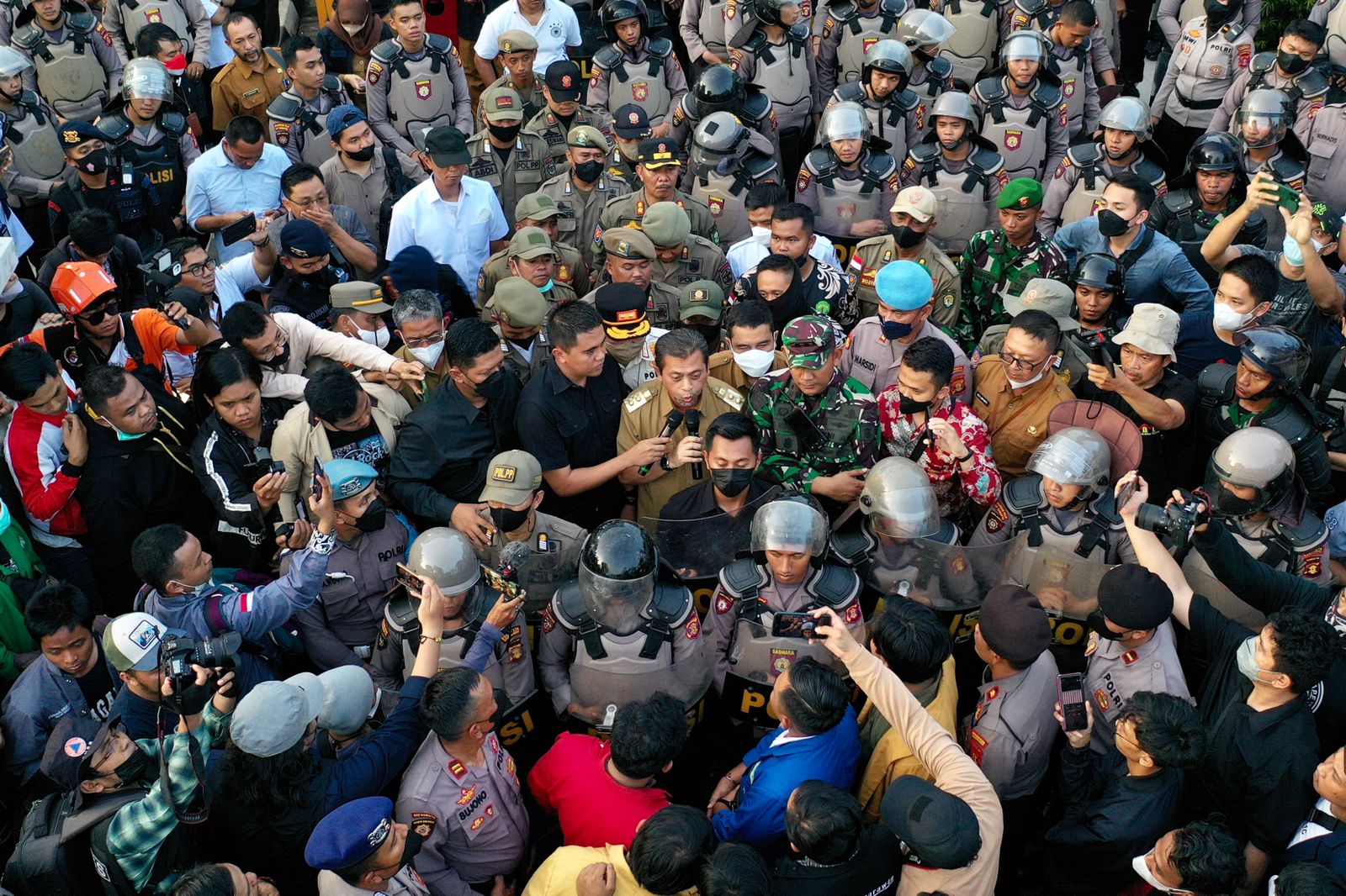 Dandim dan Kapolresta Samarinda Turun Pantau Aksi, Mahasiswa Demo  ke Guberunan Kaltim