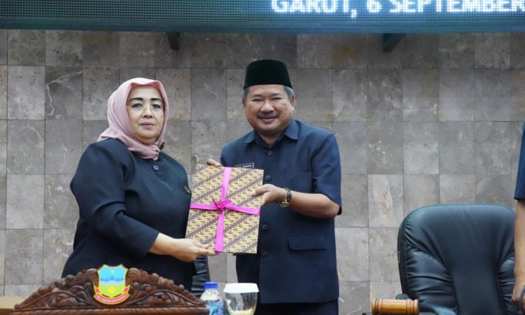 Bupati Garut Sampaikan Nota Raperda Perubahan APBD Tahun Anggaran 2022