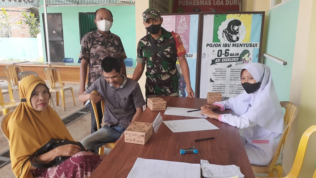 Babinsa dan Bhabinkamtibmas dampingi Petugas Kesehatan Periksa Warga Binaan Dalam Kategori ODGJ