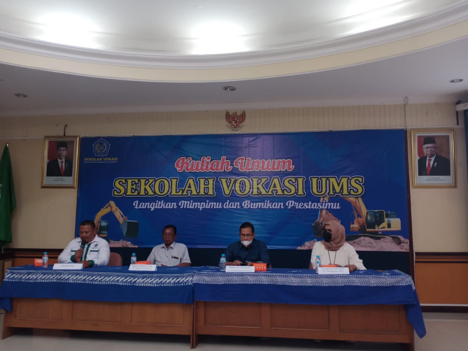 STUDIUM GENERAL PENINGKATAN PENGETAHUAN DAN WAWASAN MAHASISWA SEKOLAH VOKASI UMS ANGKATAN XXI
