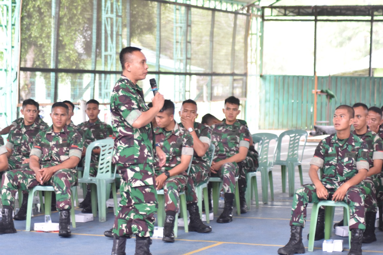 Prajurit Yonif 611/Awang Long Terima Pembekalan Bintal Fungsi Komando dari Disbintalad