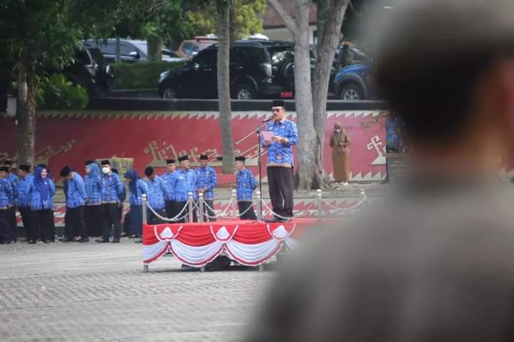 Sekda Lamsel, Thamrin Sampaikan Amanat Bupati Saat Pimpin Apel
