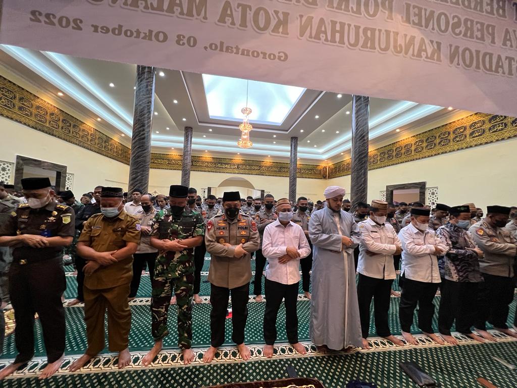 Polda Gorontalo Gelar Sholat Ghoib dan Doa Bersama