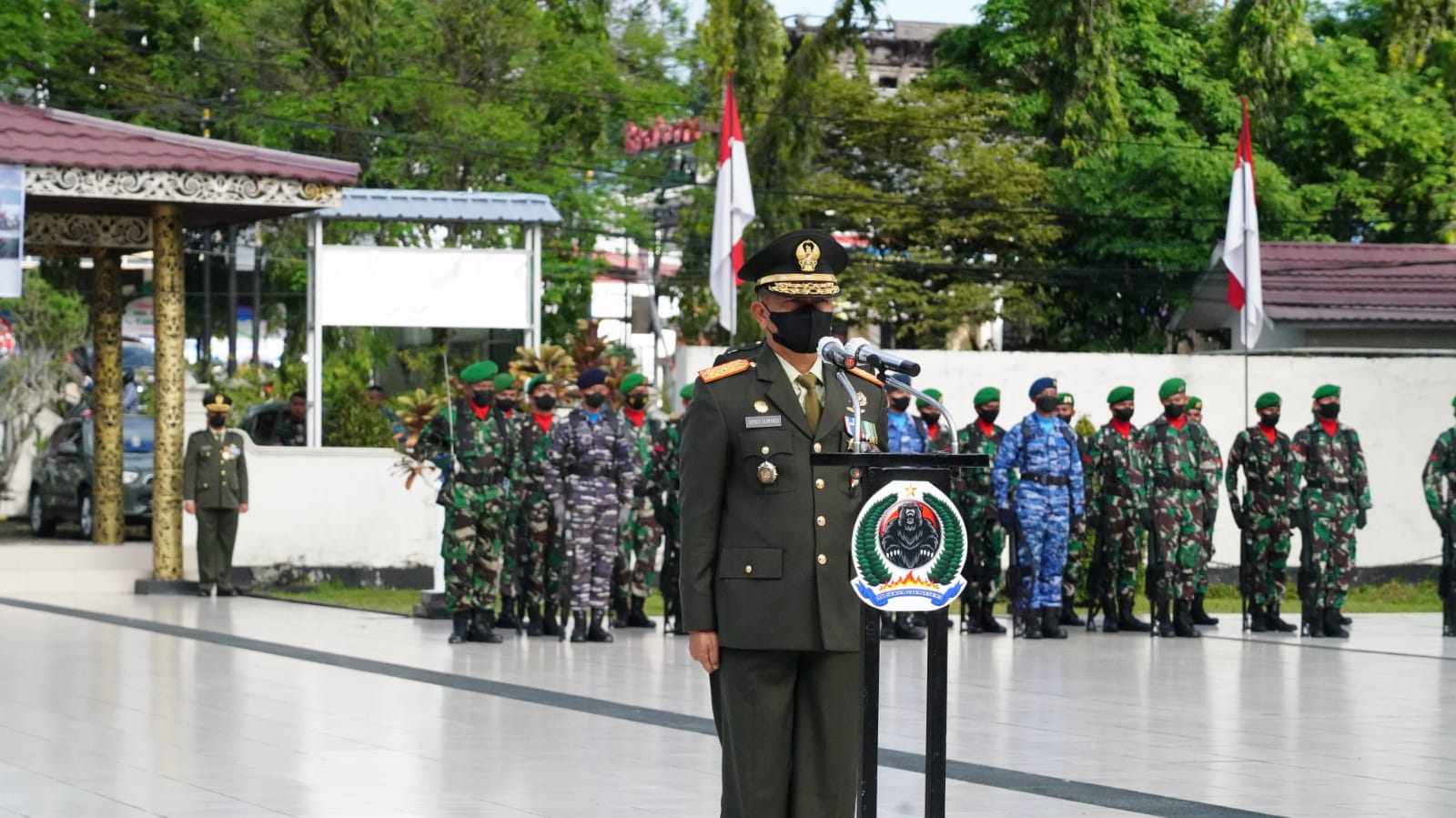 Danrem 091/ASN Pimpin Ziarah Rombongan Menyambut HUT TNI ke-77