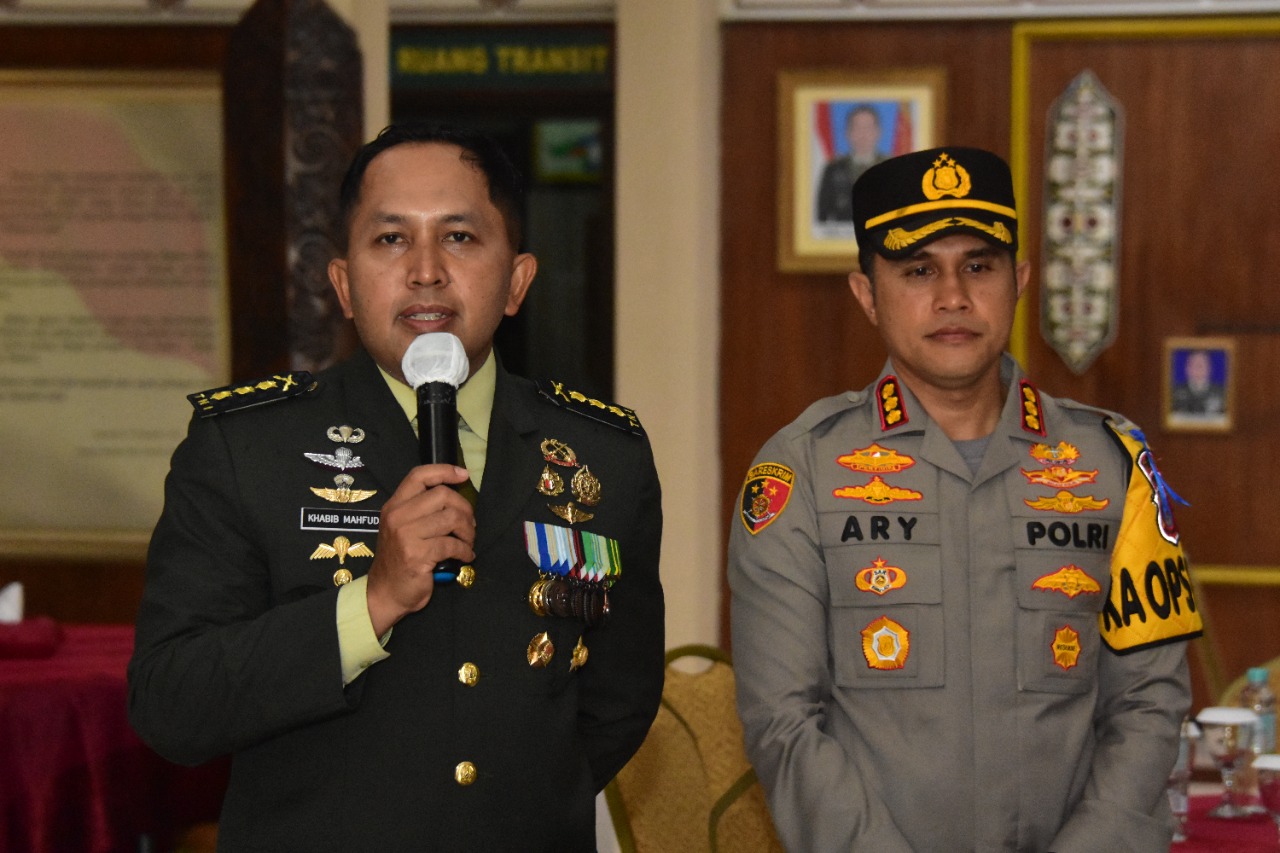 Peringatan HUT ke-77 TNI di Korem 091/ASN : TNI Adalah Kita