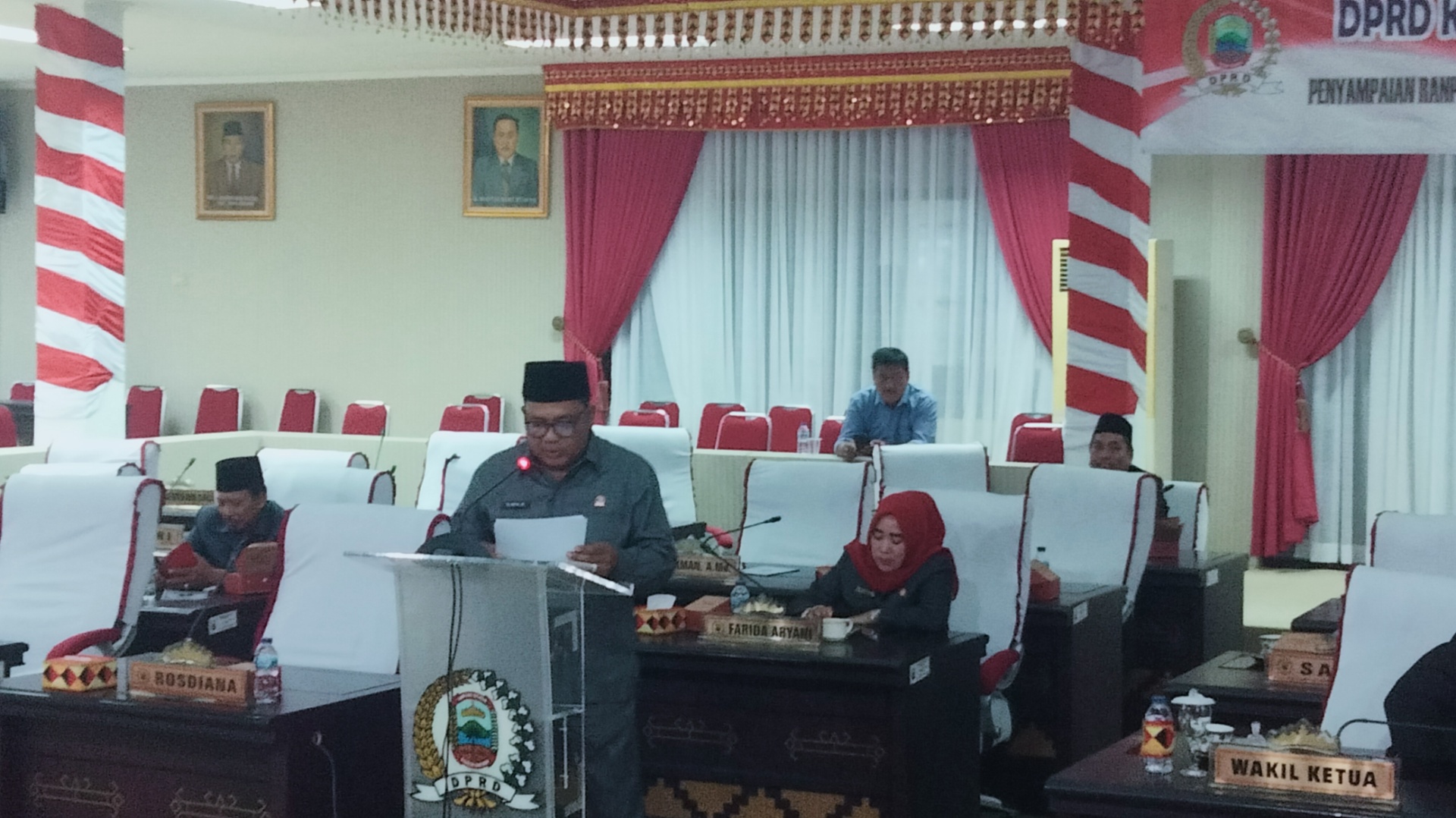 Fraksi PKS DPRD Lamsel  Berpantun Saat Berikan 4 Catatan Penting Dalam Ranperda APBD Ta-2023