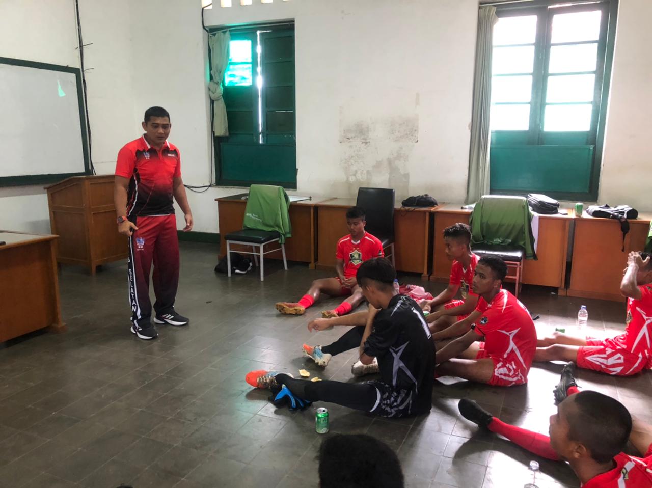 Letkol Inf Fajar Khairudin Dampngi dan Berikan Motivasi Timnya di Liga Santri Piala KASAD 2022