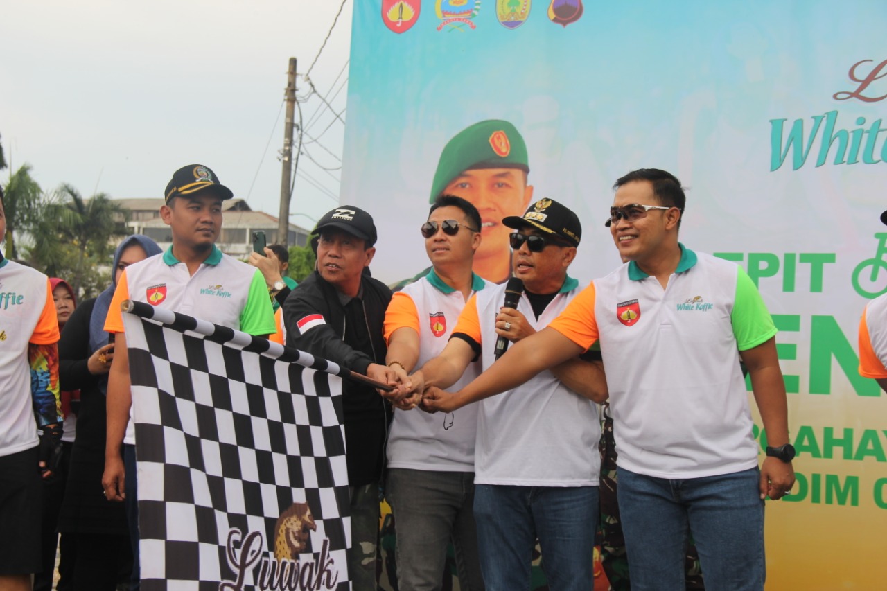 HUT TNI ke 77, Ribuan Masyarakat Padati Alun-Alun