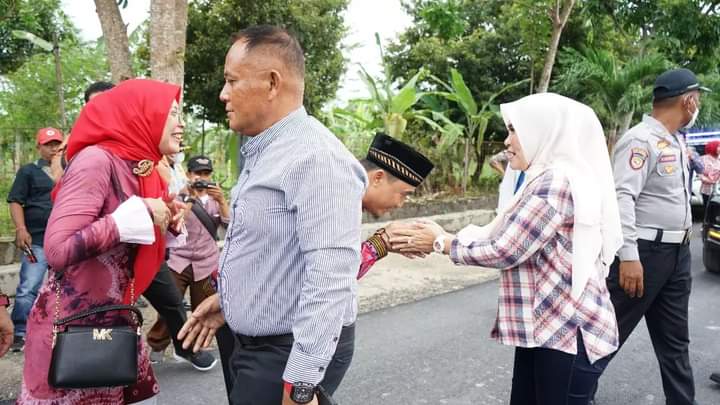 Bupati Lamsel Resmikan Jalan Penghubung Antara Desa di Kecamatan Sragi