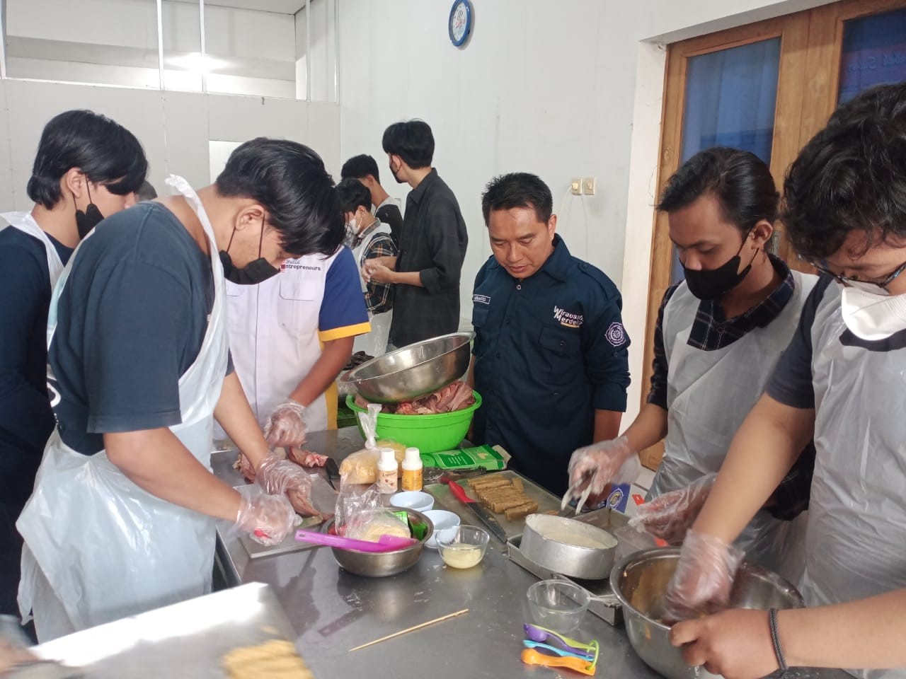 Team Pengelola Wirausaha Merdeka UMS Meninjau 876 Peserta Magang di UMKM