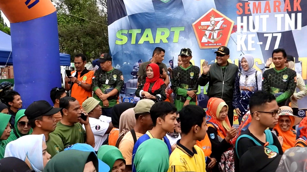 Ribuan Warga Ramaikan Jalan Santai Dan Pesta Rakyat