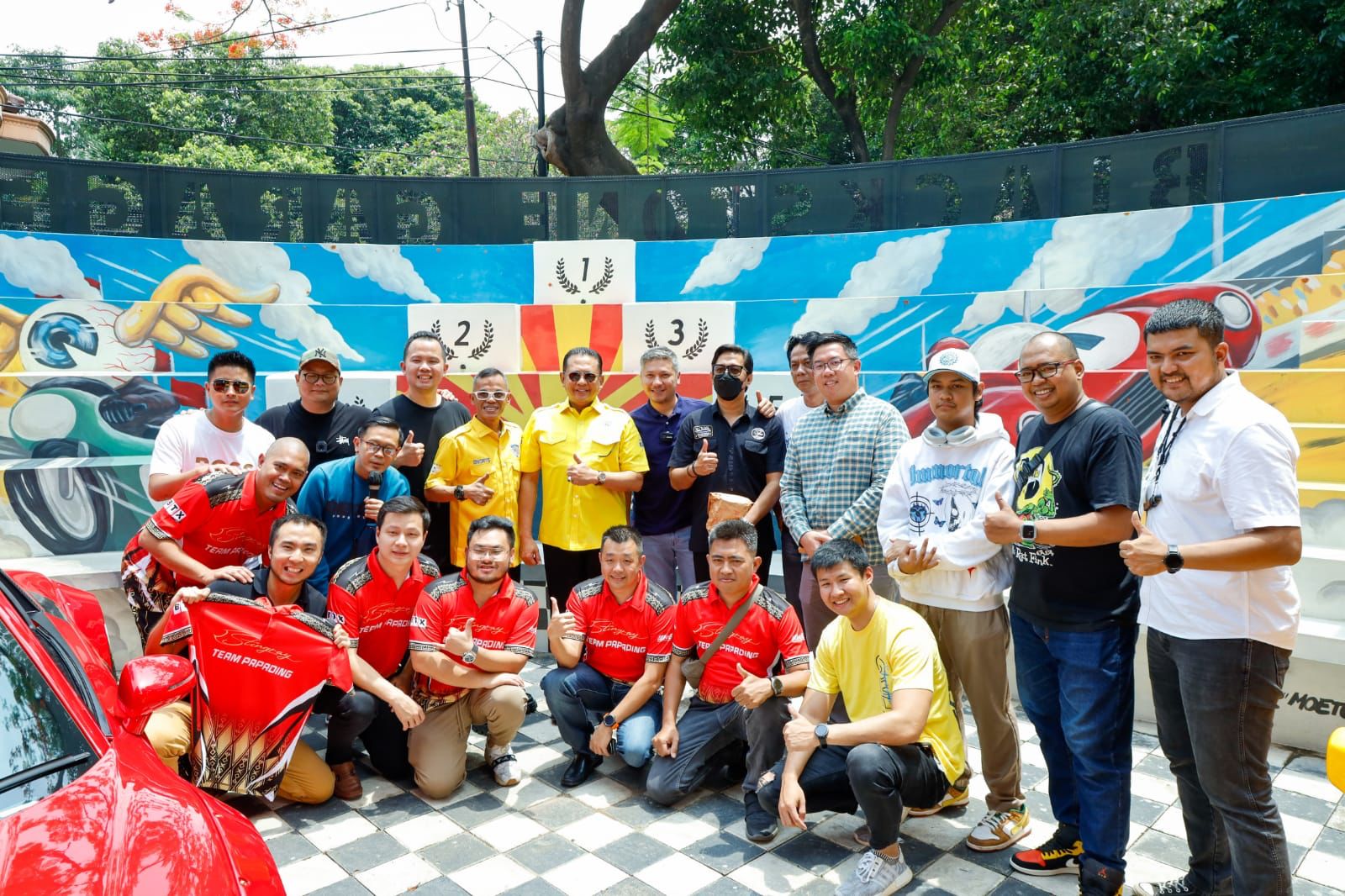 Ketua Umum IMI Serahkan Hadiah ke Juara Black Stone Live Modz 2022