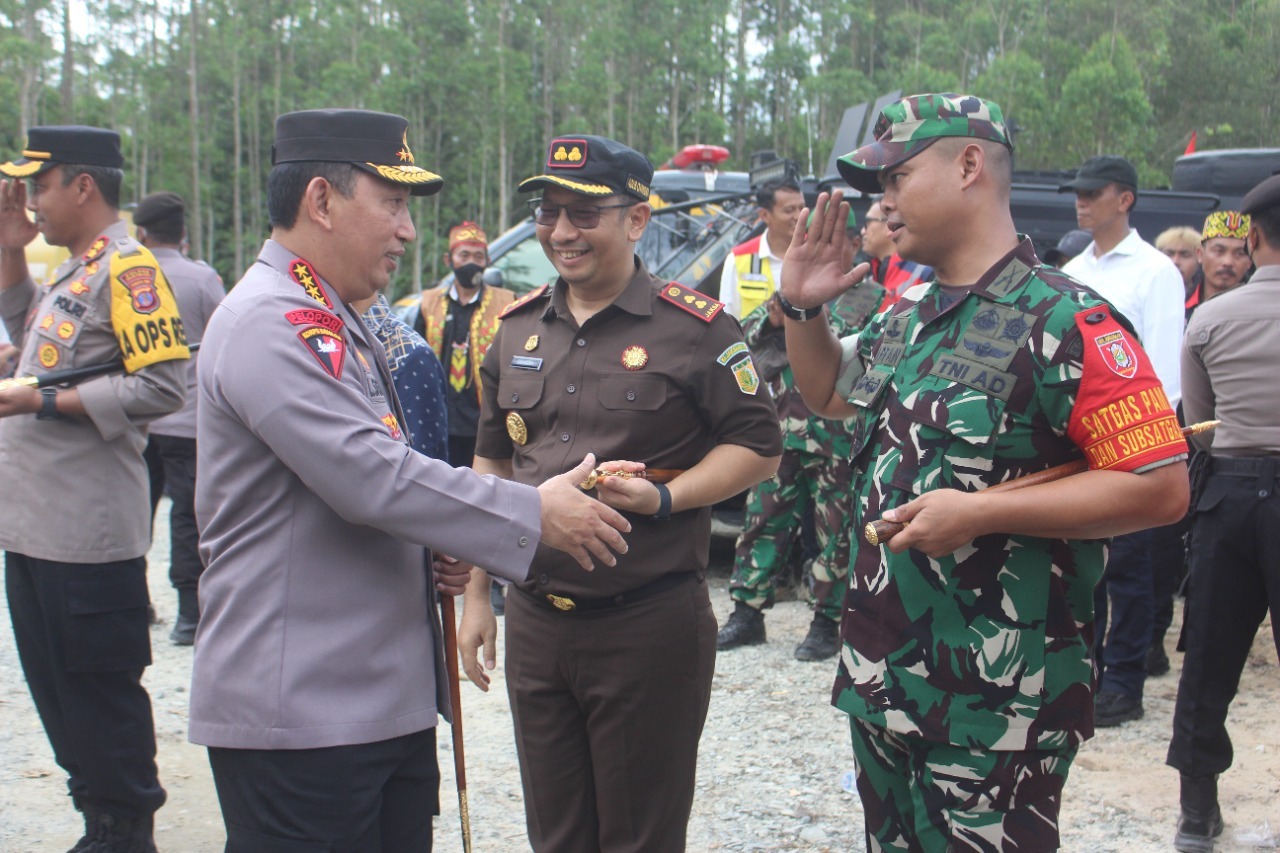 Dandim 0913/PPU dampingi Kapolri dalam Upacara Adat dan Deklarasi Dukungan Pembangunan IKN di Titik Nol