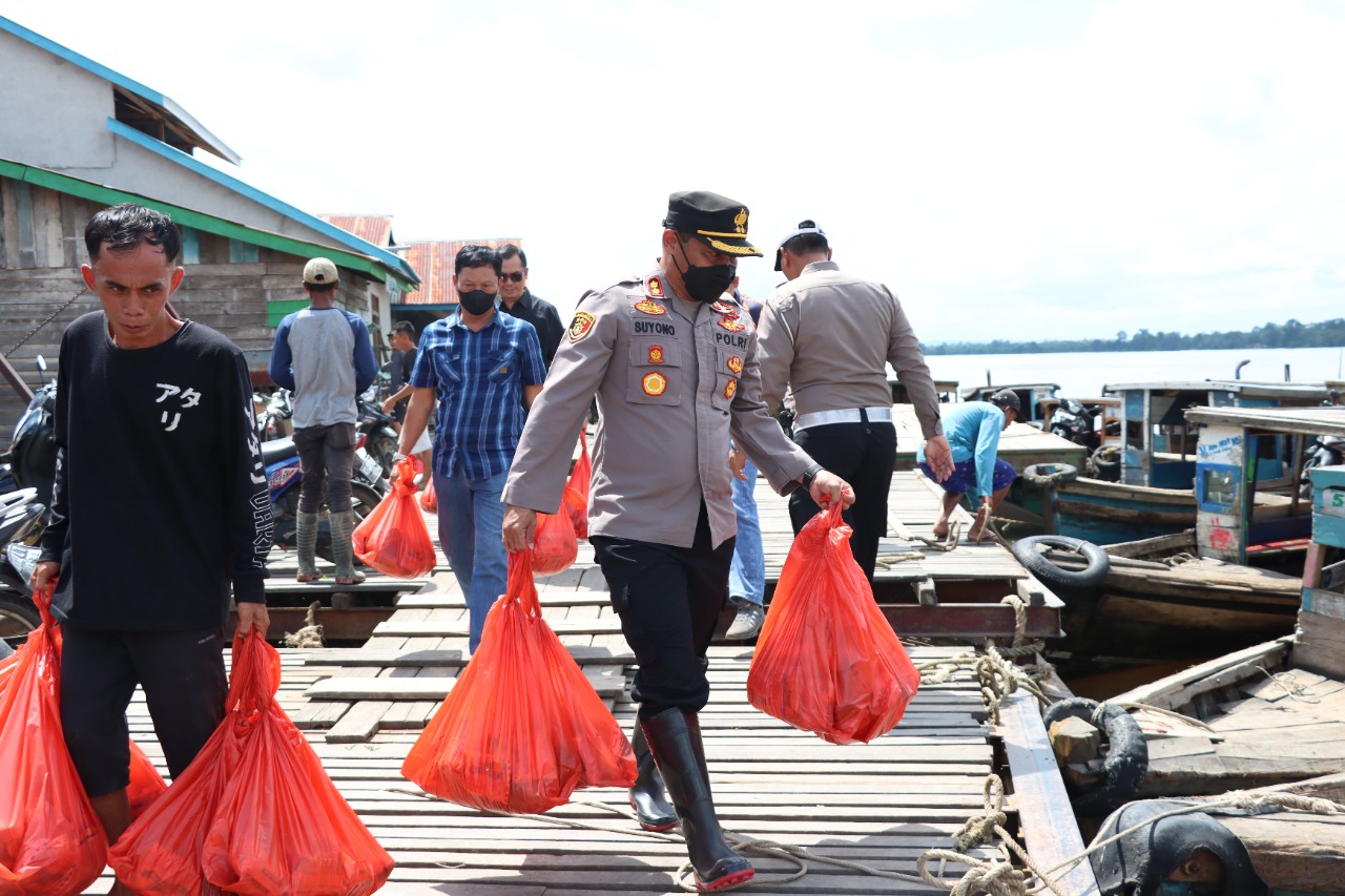 150 Paket Sembako Dibagikan Masyarakat