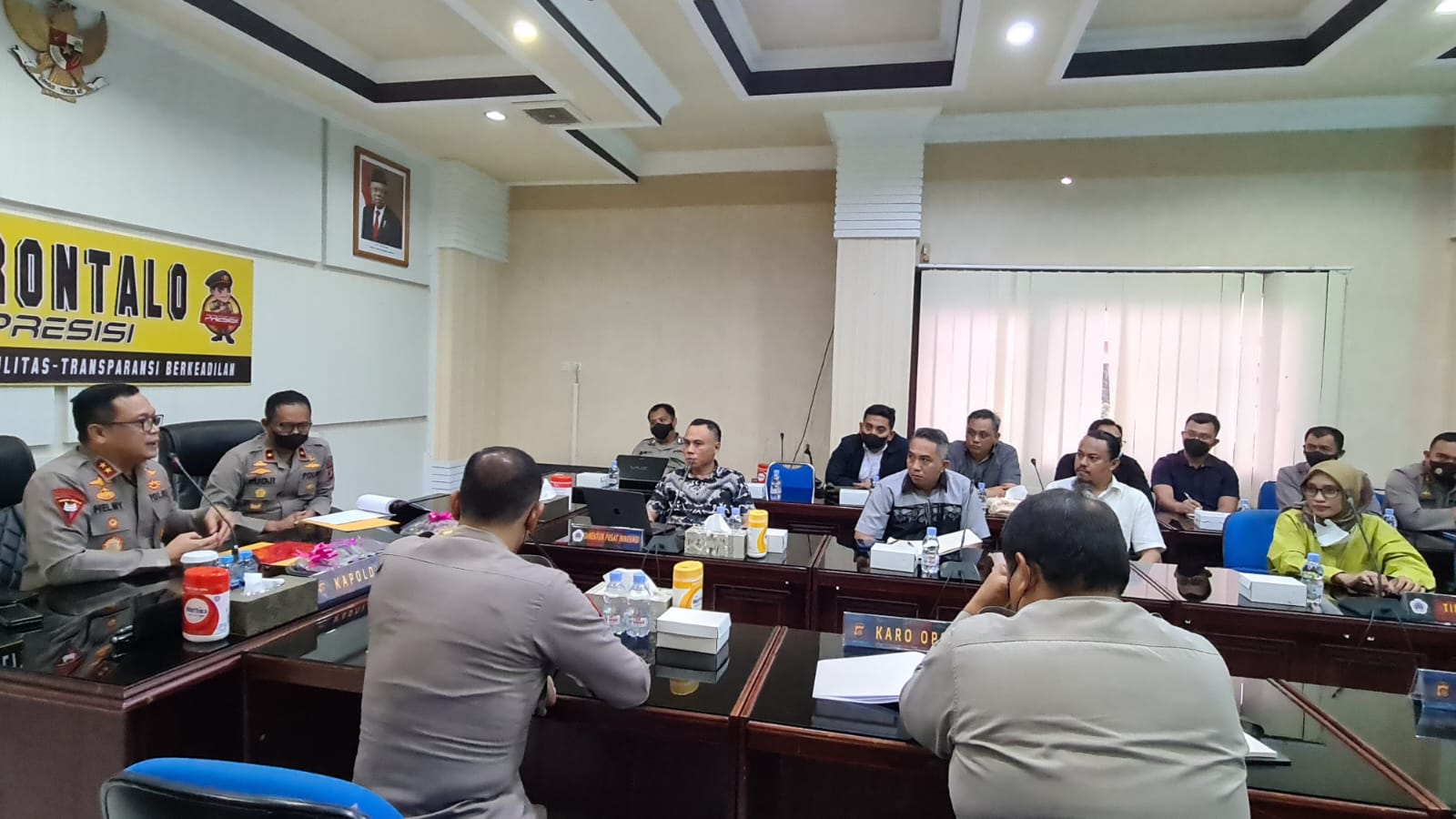 Kapolda Gorontalo Gelar Rapat Survey IKM