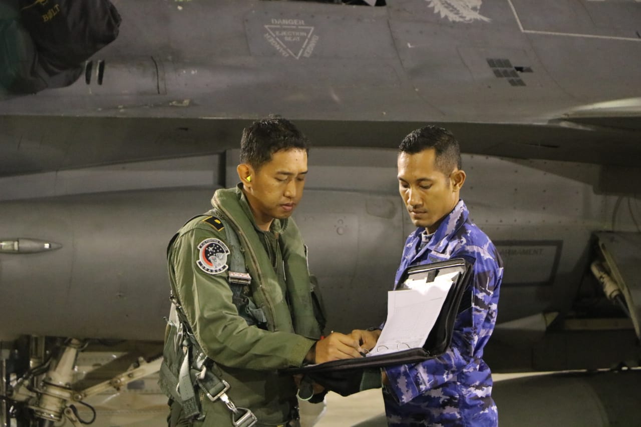 Skill dan Profesiensi, Fighters Lanud Iswahjudi Latihan Terbang Malam