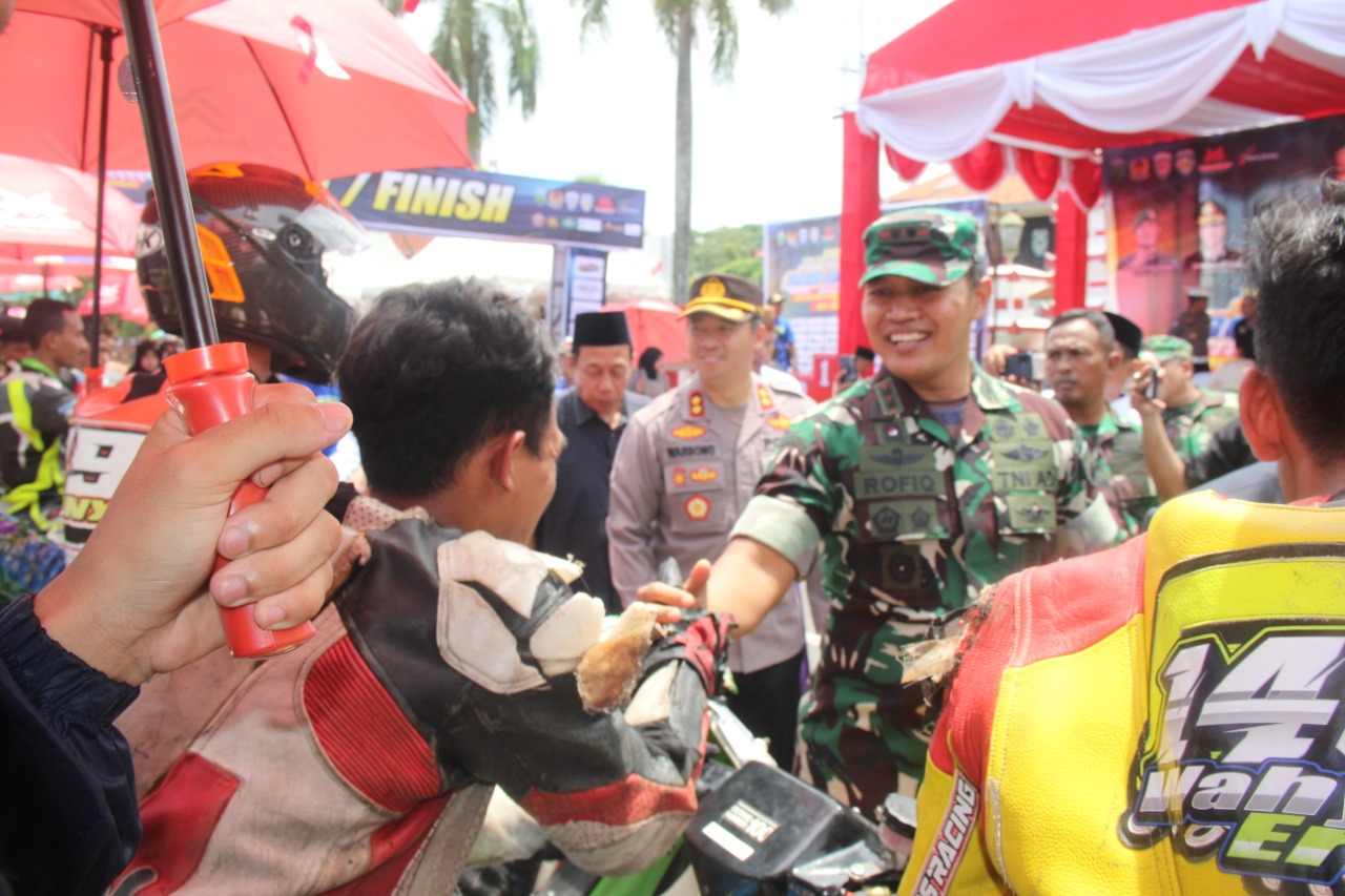 Semarakkan Hari Santri Nasional dan HUT Ke-77 TNI