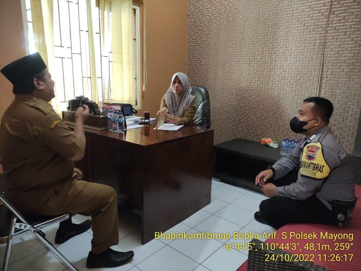 Polsek Mayong Jalin Komunikasi Dengan Pemerintah Desa