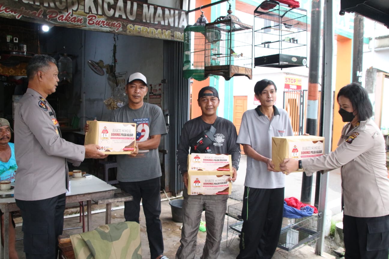 HUT Humas ke 71, Bidhumas Polda Kalbar Bagikan 200 Paket Sembako