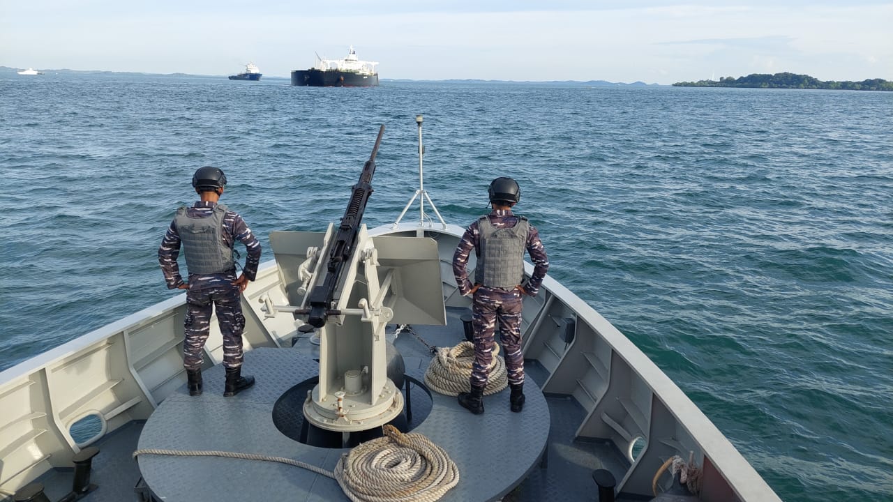 TNI AL Siapkan Evakuasi Tanker Kandas di Pulau Nipa
