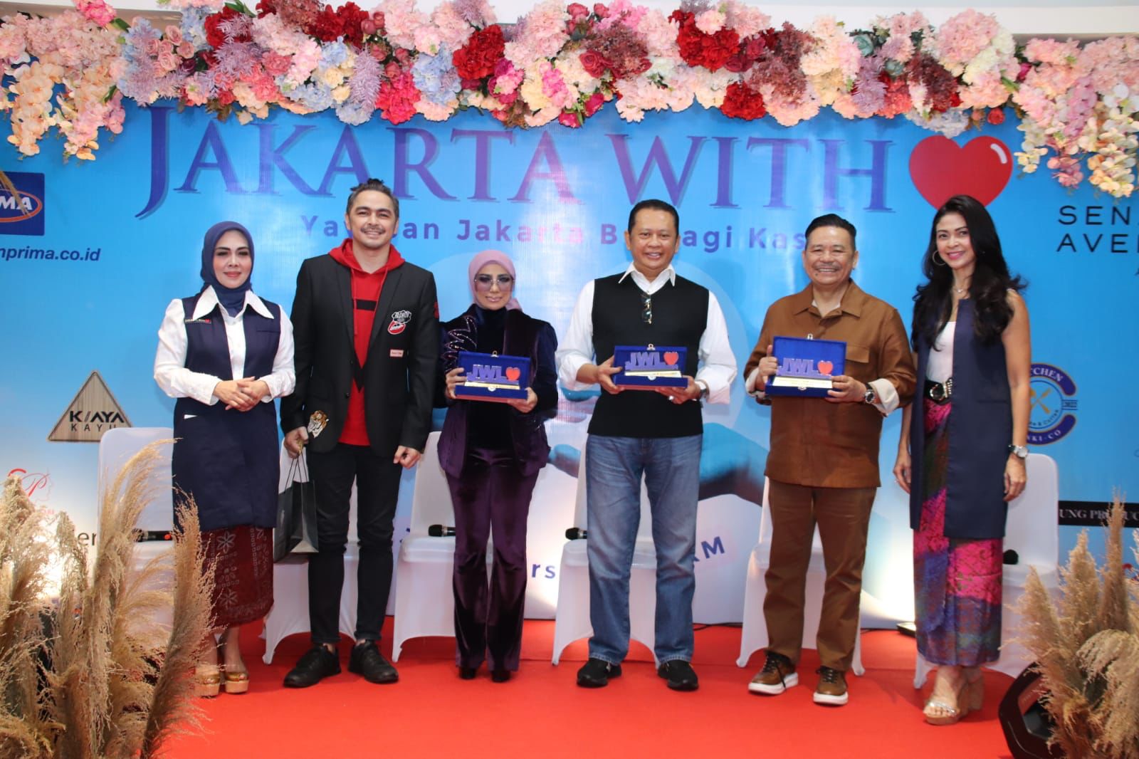 Ketua MPR RI Apresiasi Jakarta With Love Gelar ‘Charity Garage Sale’ Bantu UMKM
