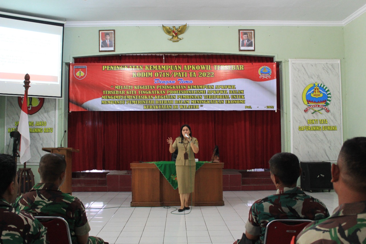 Ida Istiani S.Sos. MM Berikan Materi Sosial Media dan Hoaks