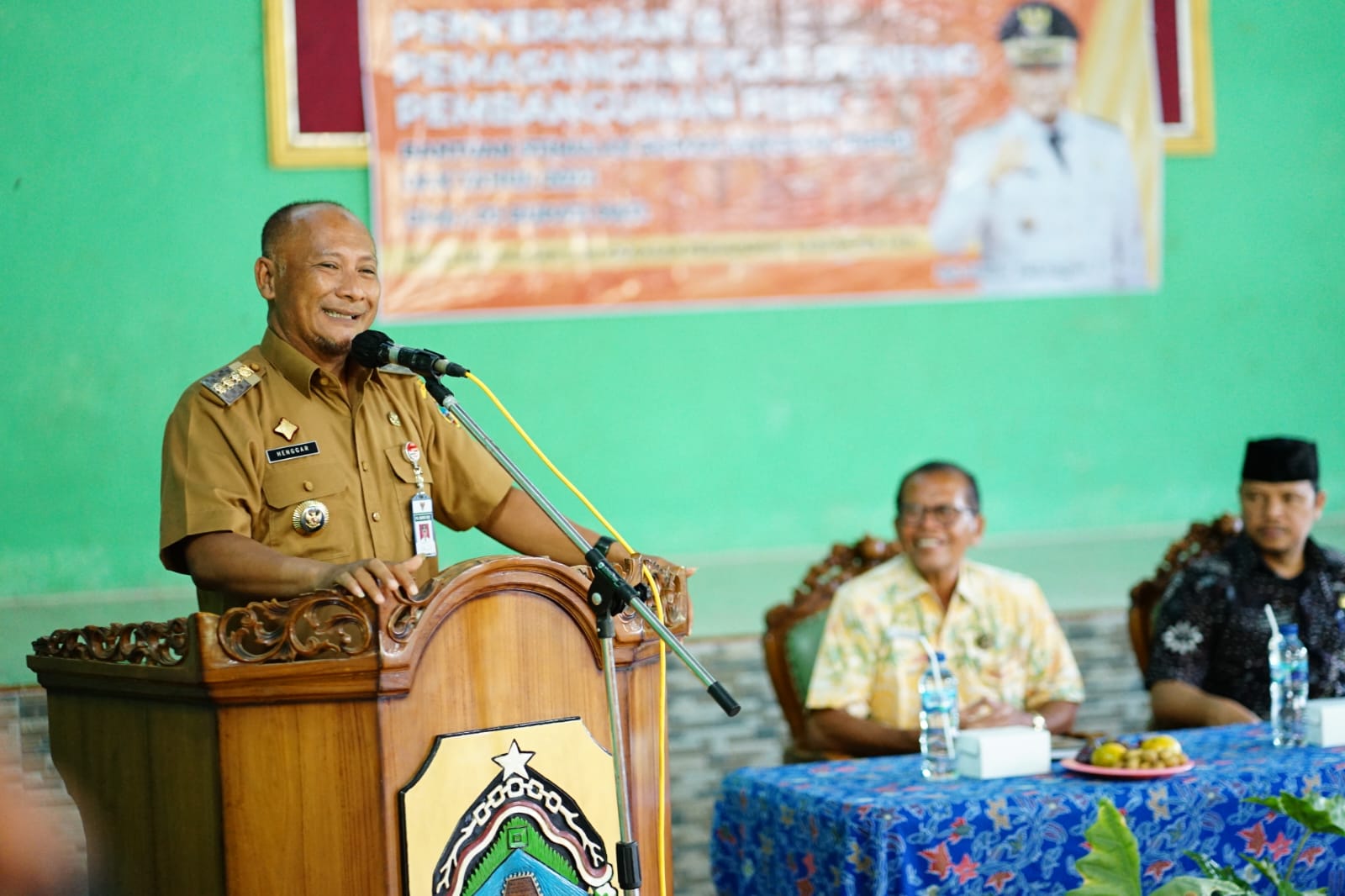 Pj Bupati Serahkan Bantuan BSRS ke 15 Warga Desa Banyotowo