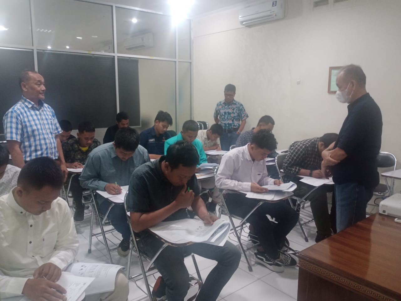 HRD PT Panca Tractor Indonesia Gelar Rekruitmen Calon Karyawan di Sekolah Vokasi UMS