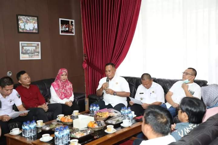 Bupati Lamsel Nanang Ermanto Lepas 12 Dokter Internship Usai Melaksanakan Tugas