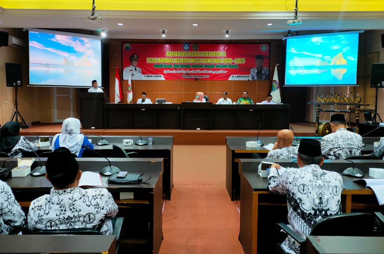 Malalui Asisten Kesra, Bupati Lampung Apresiasi Kegiatan Konfrensi Kerja PGRI Tingkat Kabupaten
