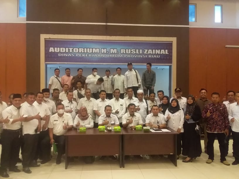 Camat Batang Cinaku Bersama Forum Kades, Minta Dinas PUPR Riau dan DPRD Riau Perbaiki Akses Jalan Lintas Selatan