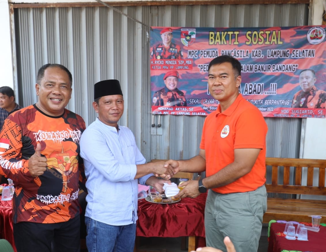 MPW dan MPC Pemuda Pancasila Salurkan Bantuan Untuk Korban Banjir di Kecamatan Sidomulyo