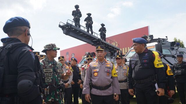 Kapolri dan Panglima TNI Cek Kelengkapan dan Ranmor