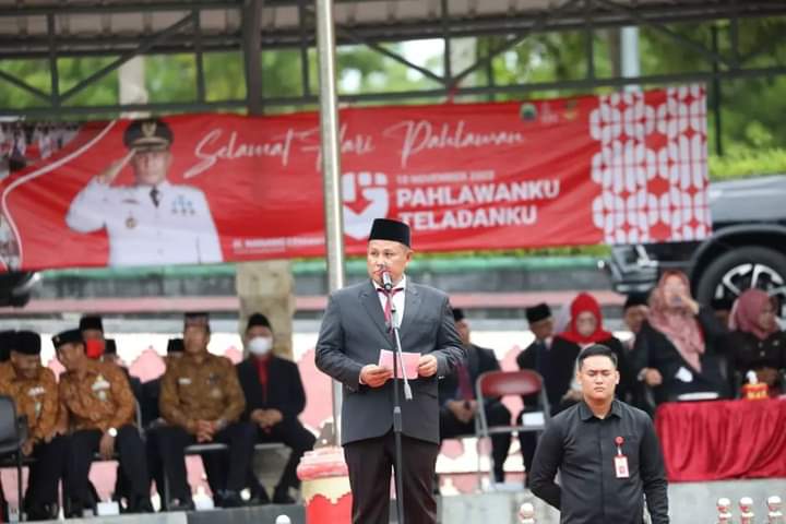 Bupati Lamsel Nanang Ermanto Pimpin Upacara Peringatan Hari Pahlawan Ke-77