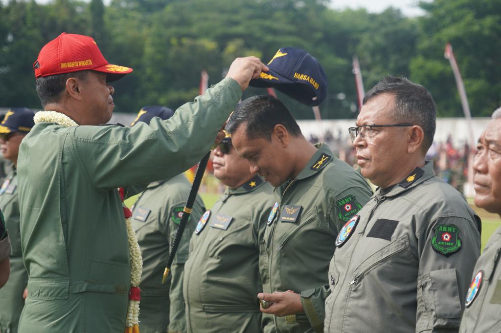 HUT Penerbad Ke-63, Danrem Terima Brevet Harsabang