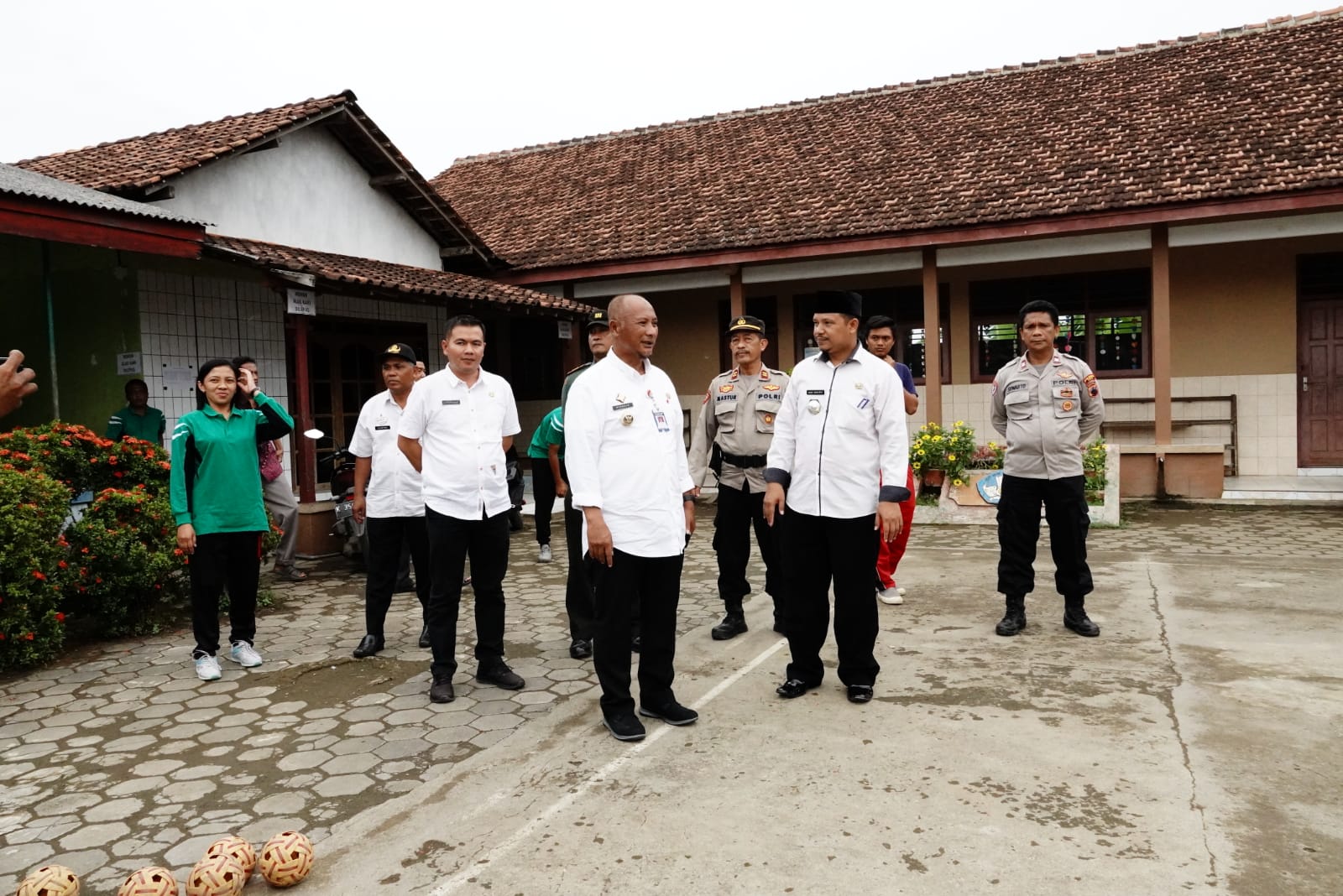 Setelah Dibuka, Pj Bupati Pati Cek Balai Desa dan SDN Dukuhseti 02