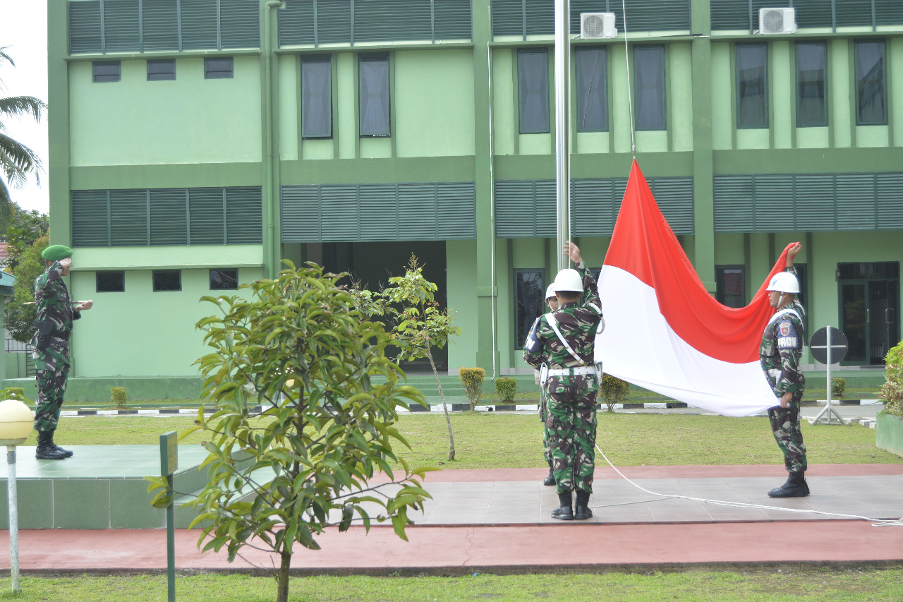 Pimpin upacara 17- an, Dandim 0906/Kutai Kartanegara Bacakan Amanat Kasum TNI