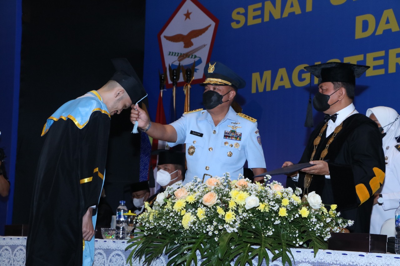 Acara Wisuda 490 Mahasiswa UNNUR