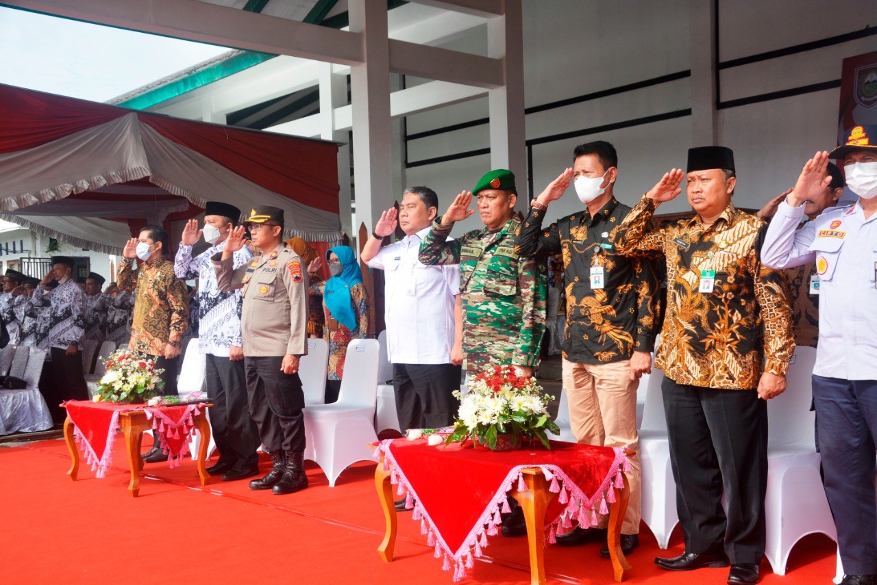 Upacara Hari Guru Nasional dan PGRI ke 77